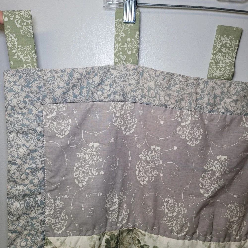 Vintage Floral Star Patchwork Quilted Wall Hanging 40x24 Green Lavender White